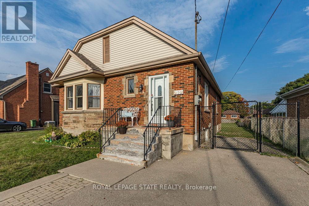 37 LOWER HORNING ROAD, Hamilton, Ontario