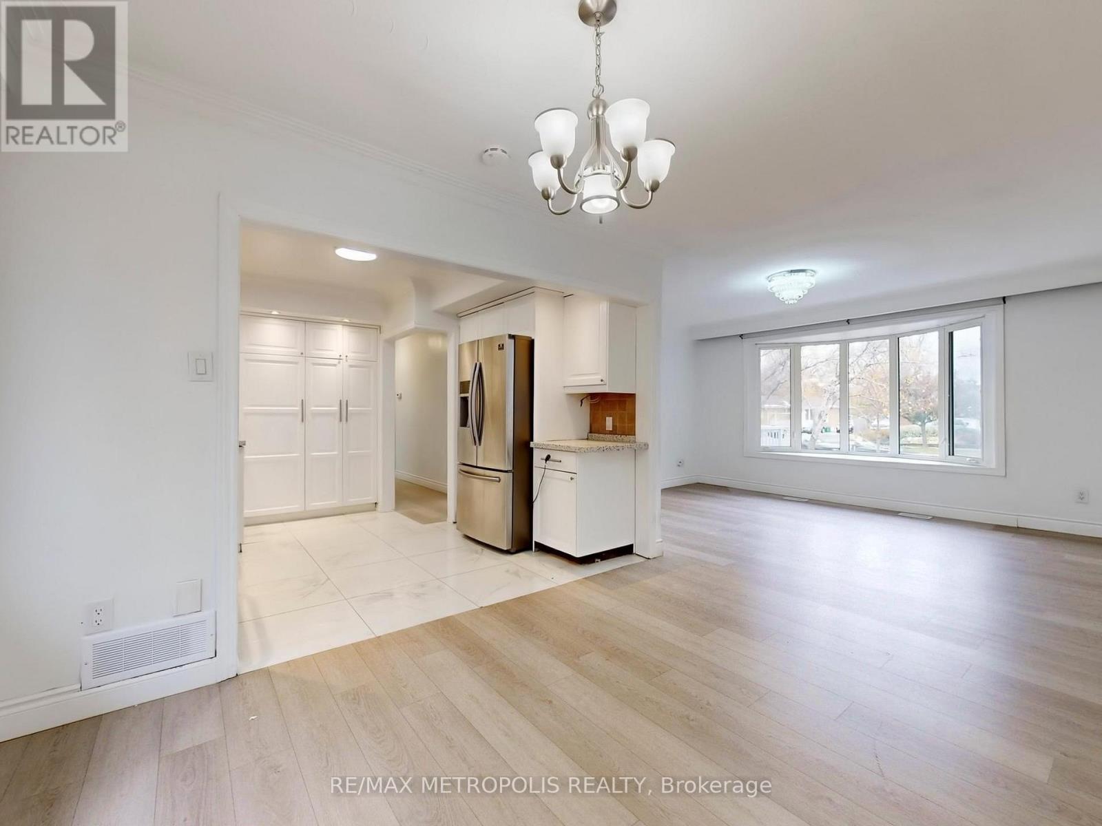 Main - 575 Third Line, Oakville, Ontario L6L 4A8 - Photo 7 - W12468003