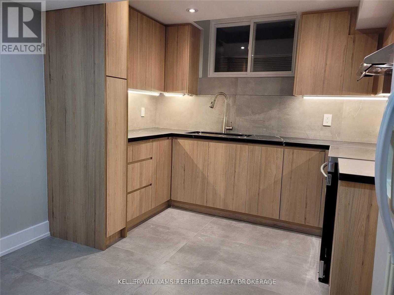 920 STONEHAVEN AVENUE, Newmarket, Ontario