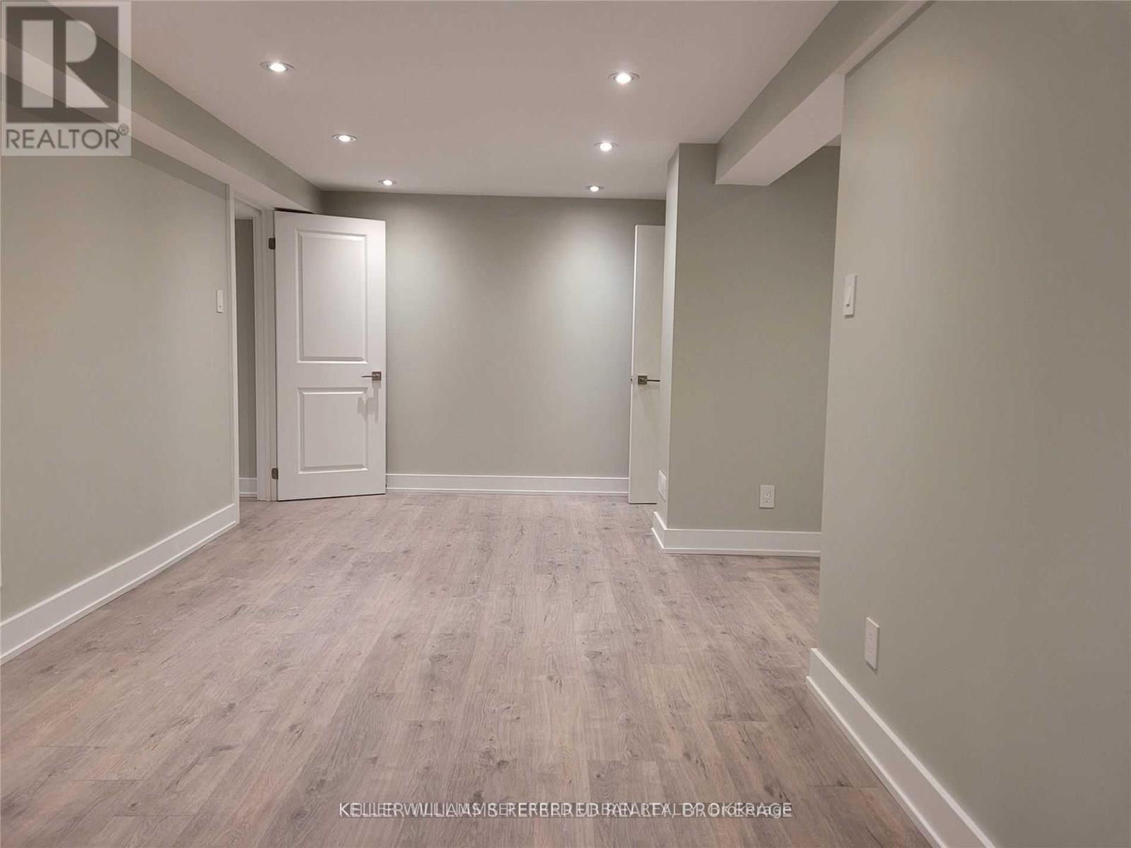 920 Stonehaven Avenue, Newmarket, Ontario  L3X 1K7 - Photo 3 - N12543262