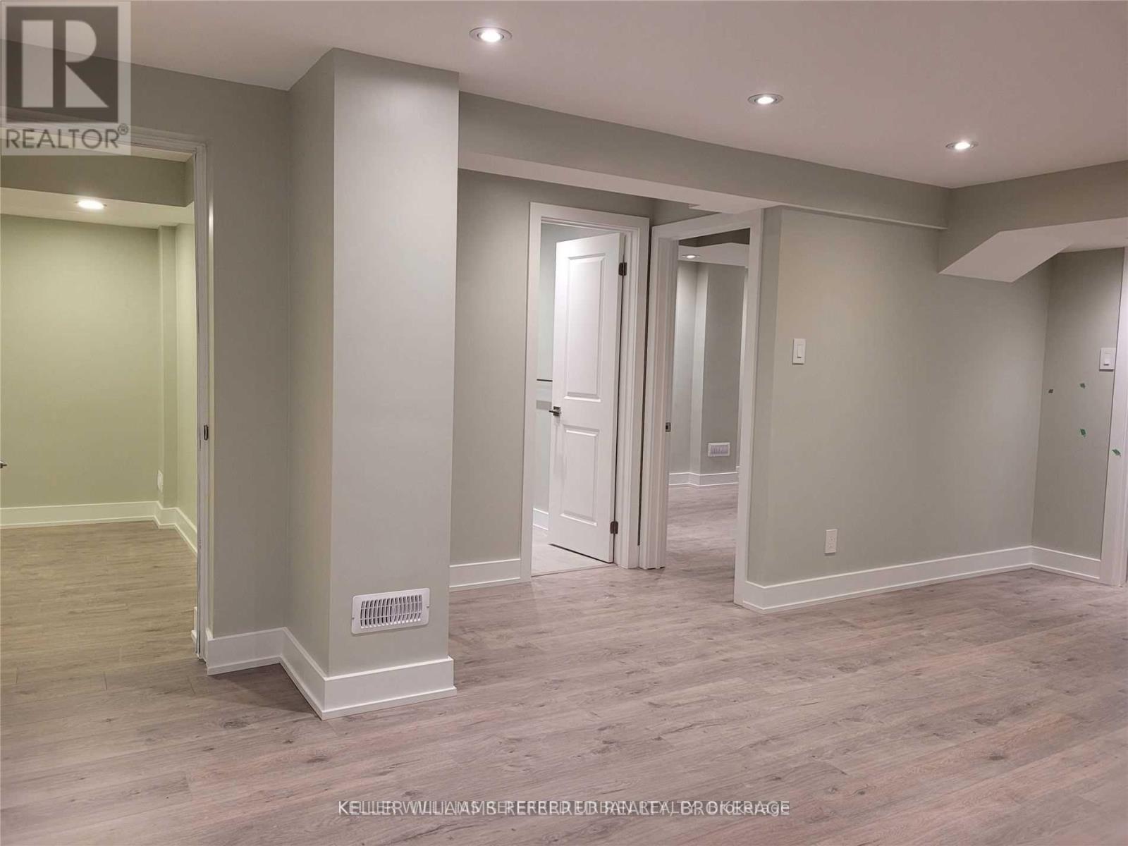 920 Stonehaven Avenue, Newmarket, Ontario  L3X 1K7 - Photo 4 - N12543262