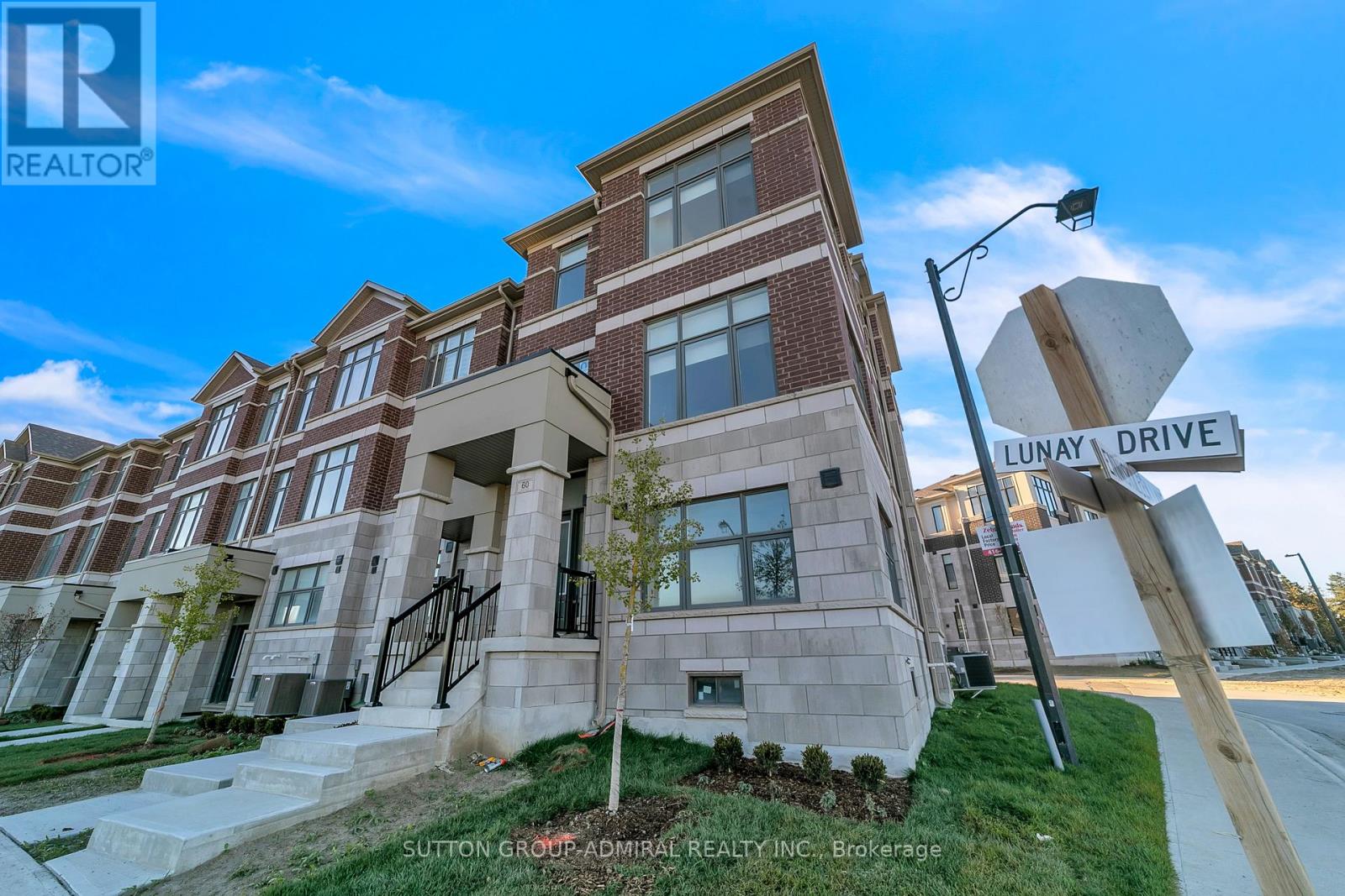 60 LUNAY DRIVE, Richmond Hill, Ontario