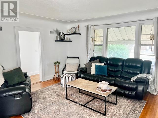 44 Highway Avenue, London South, Ontario  N6C 2K5 - Photo 3 - X12543404