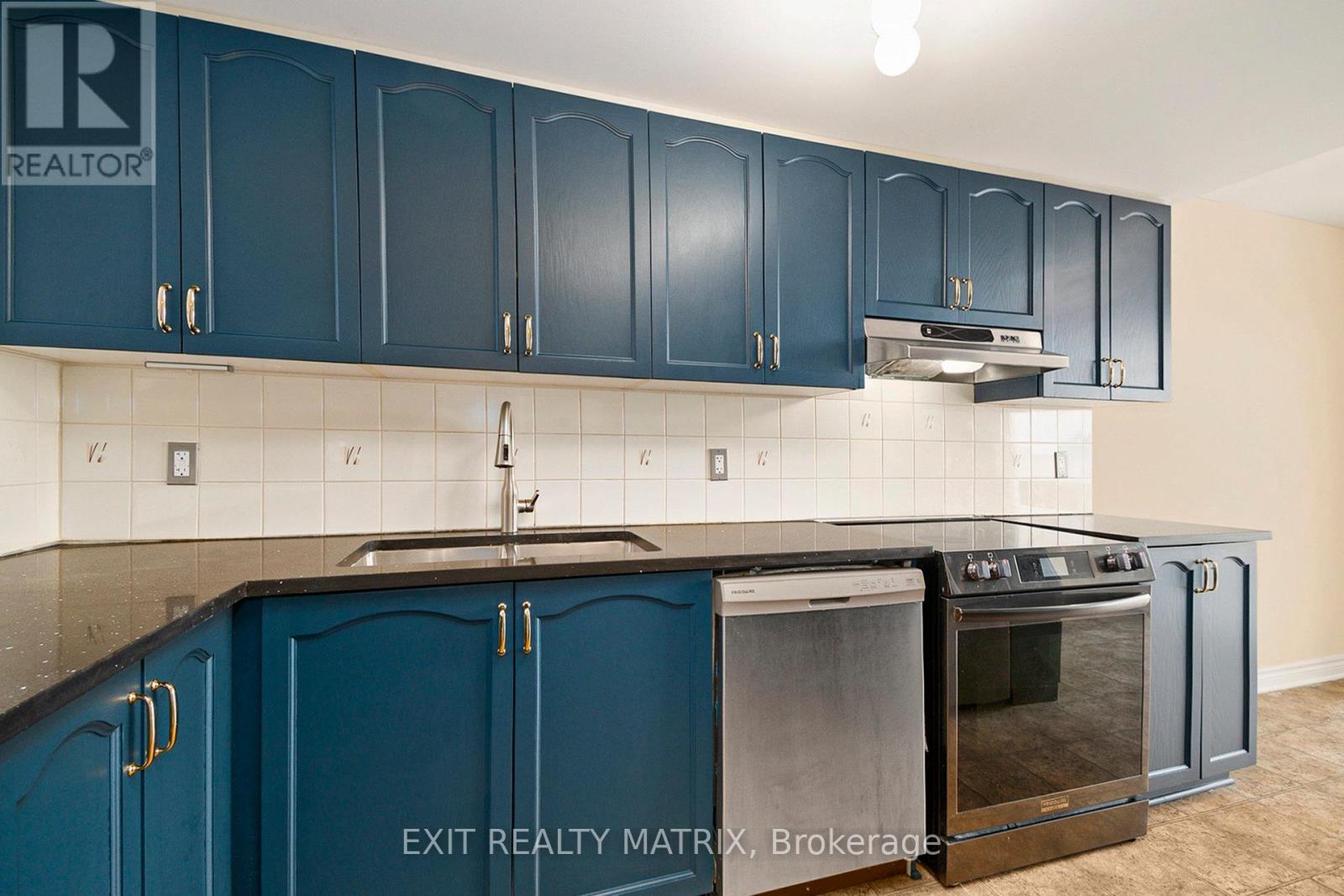 43 - 594 Lakeridge Drive, Ottawa, Ontario  K4A 0H4 - Photo 3 - X12543394