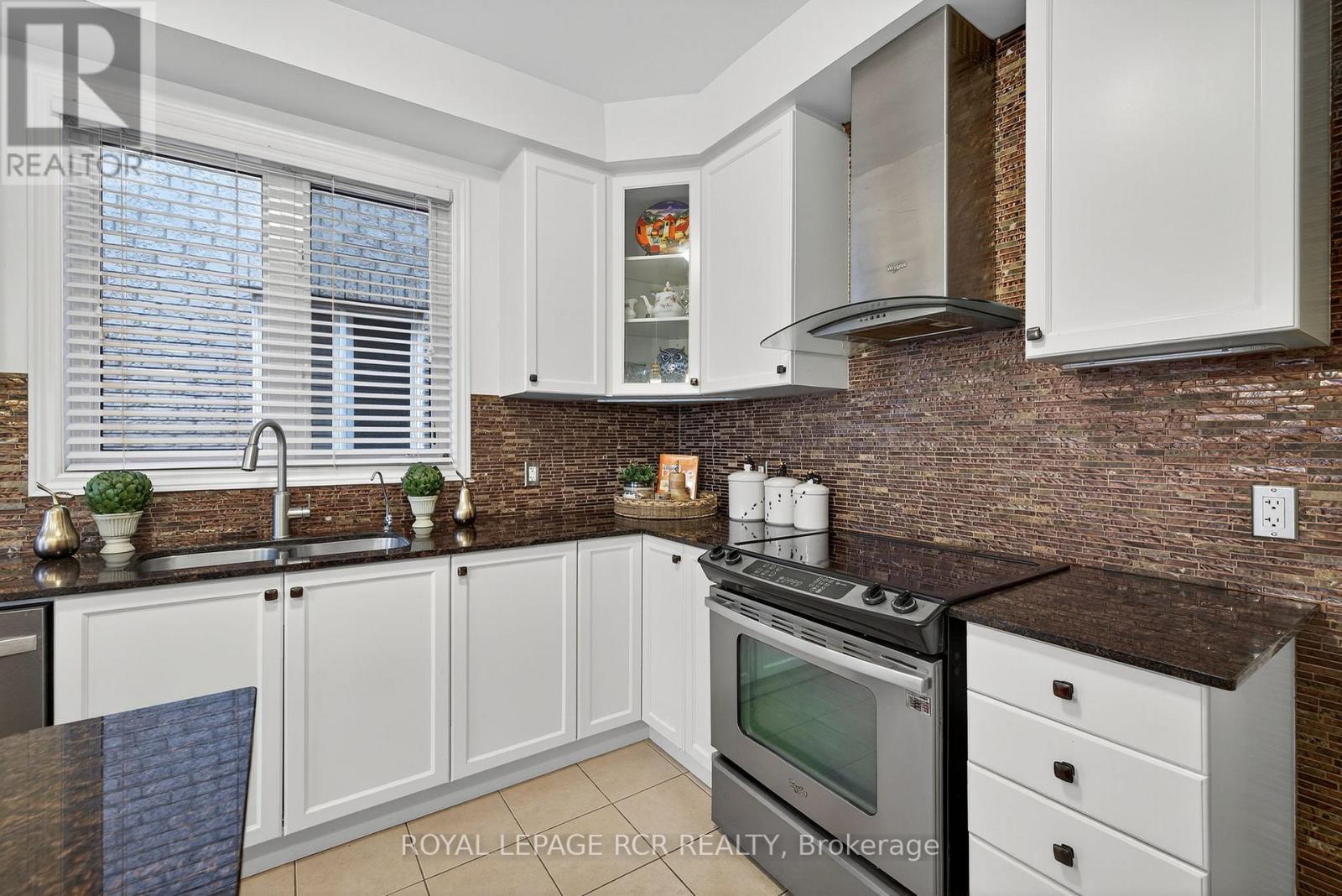 62 Paisley Green Avenue, Caledon, Ontario  L7C 3S1 - Photo 9 - W12543240