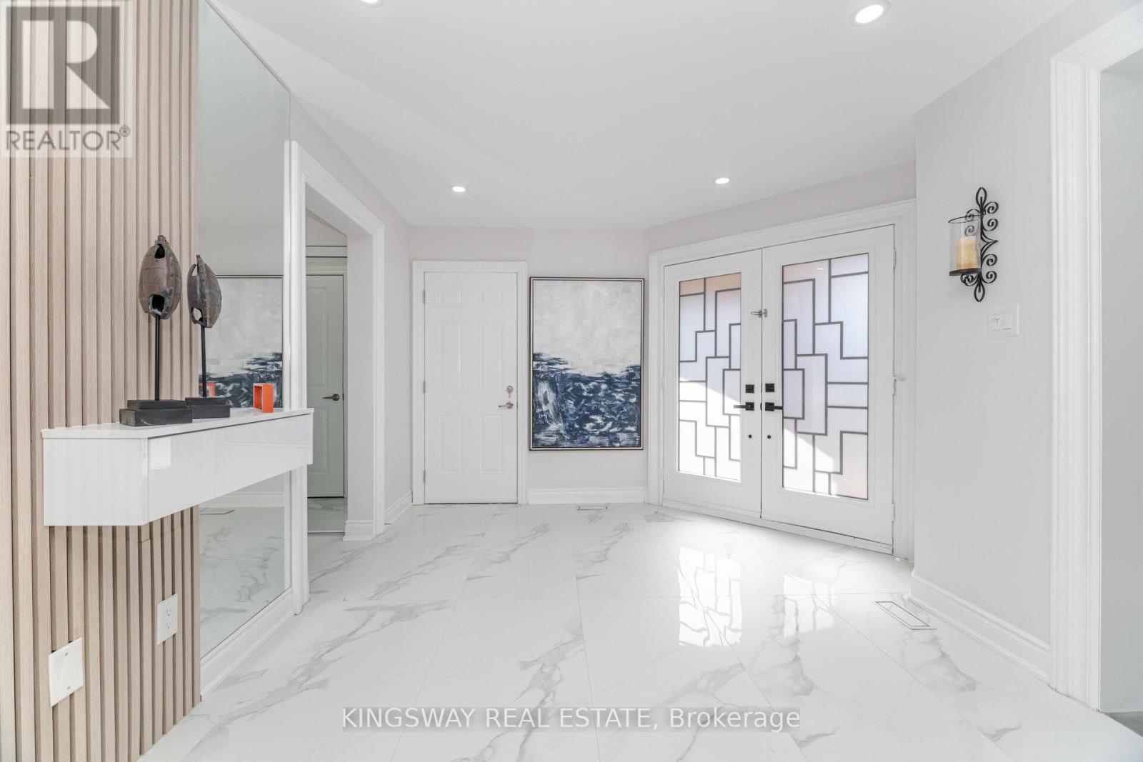 1008 Ceremonial Drive, Mississauga, Ontario  L5R 2Z7 - Photo 3 - W12543254