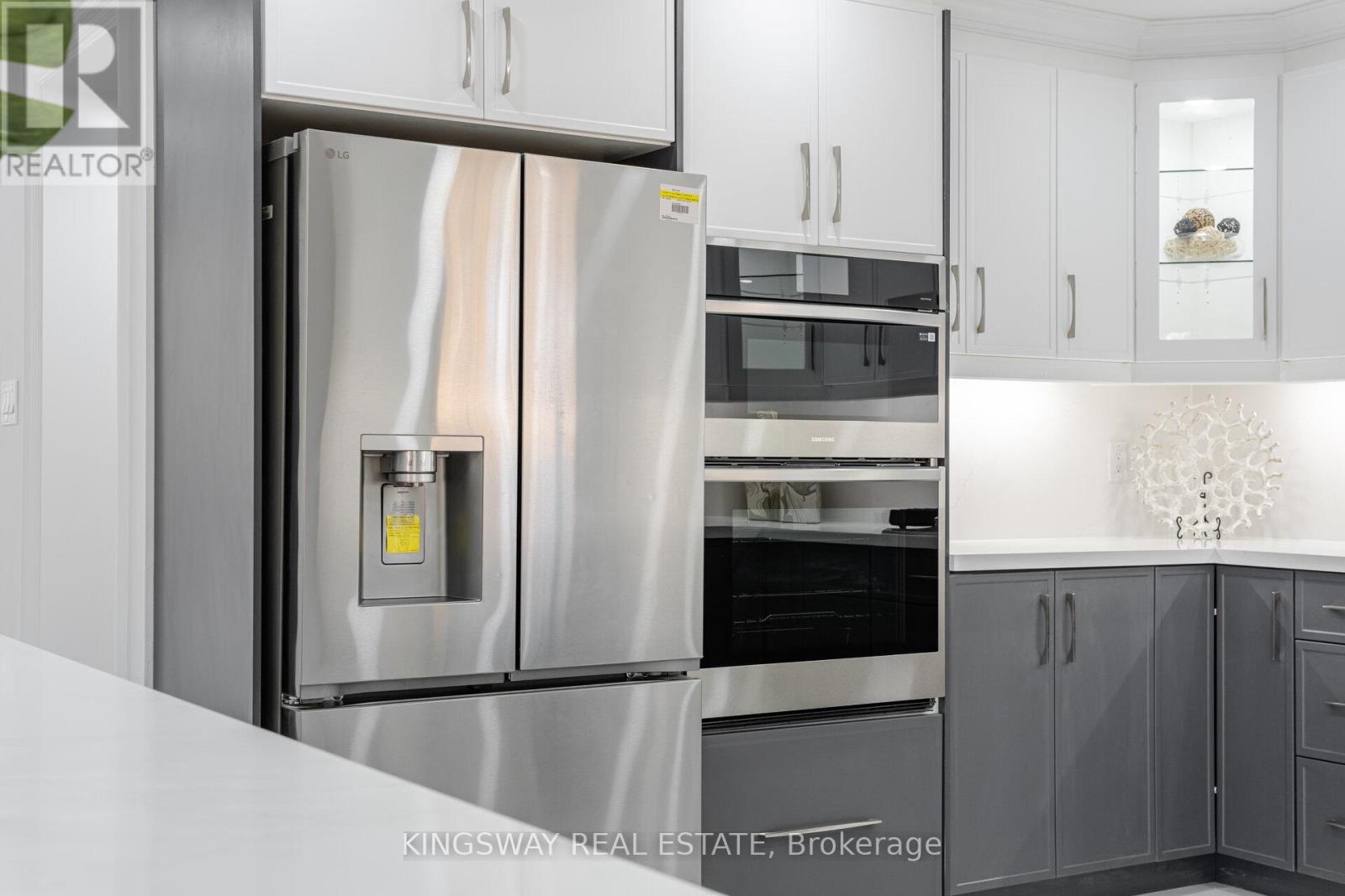 1008 Ceremonial Drive, Mississauga, Ontario  L5R 2Z7 - Photo 9 - W12543254