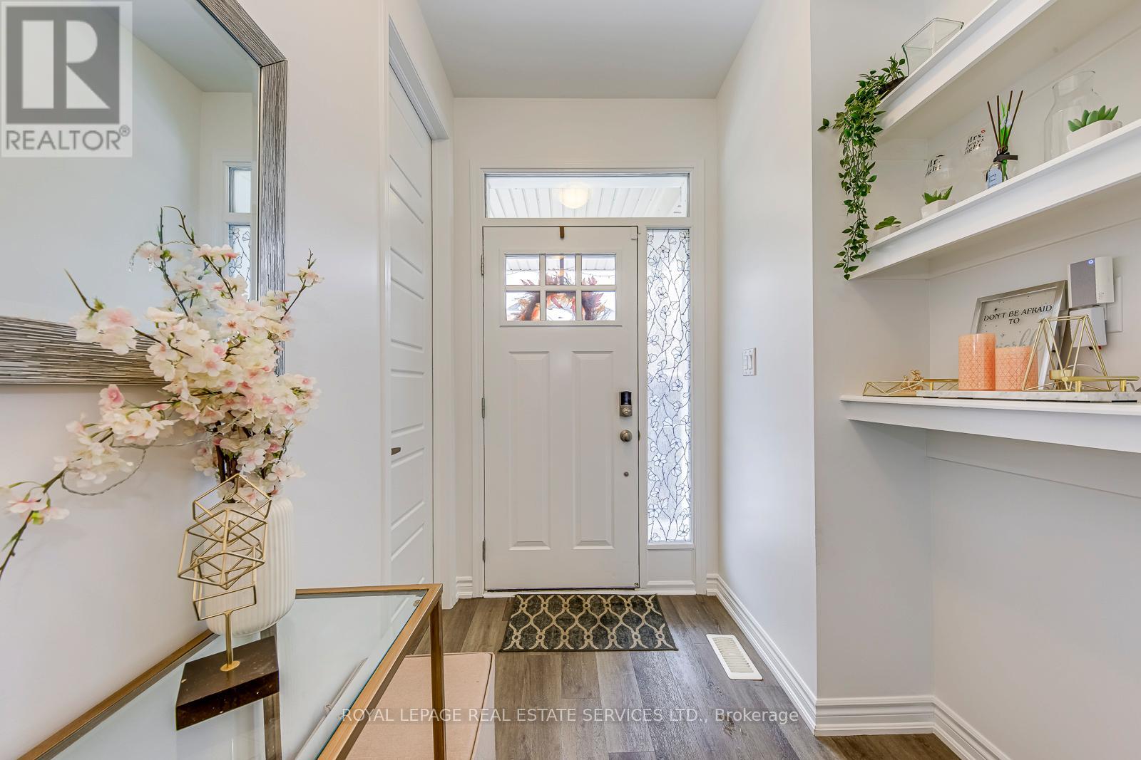 804 Aspen Terrace, Milton, Ontario  L9E 1S3 - Photo 4 - W12539788