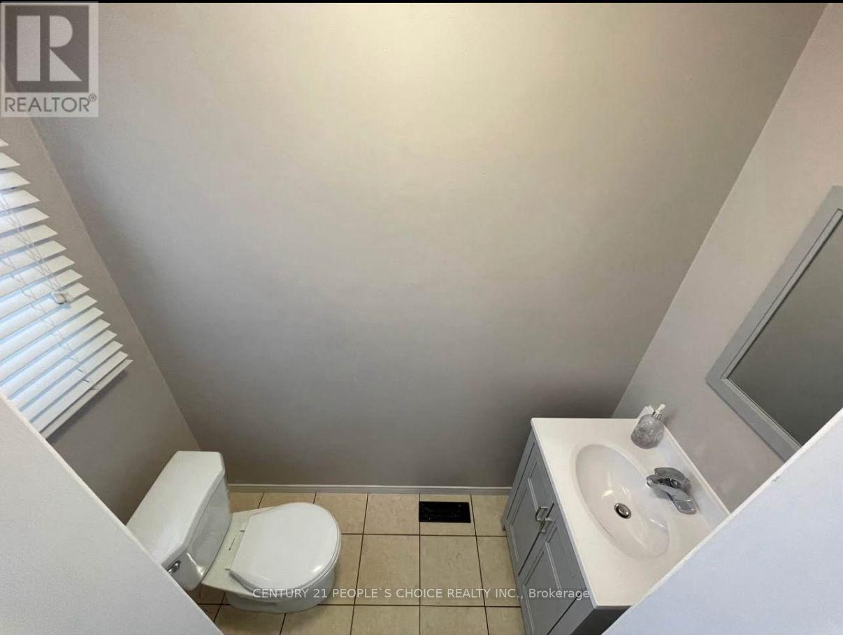 Upper Unit - 3 Blossom Avenue, Brampton, Ontario  L6X 2W2 - Photo 3 - W12543306