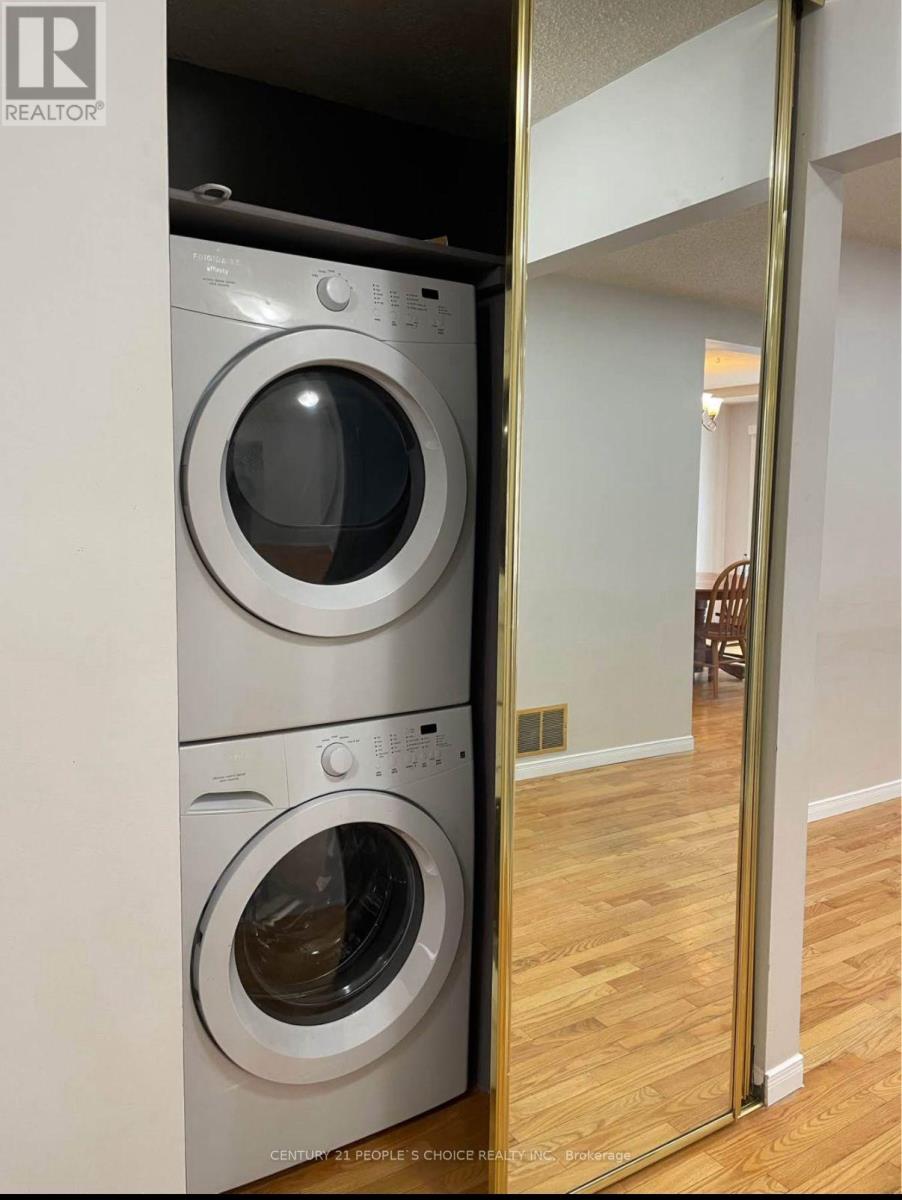 Upper Unit - 3 Blossom Avenue, Brampton, Ontario  L6X 2W2 - Photo 4 - W12543306