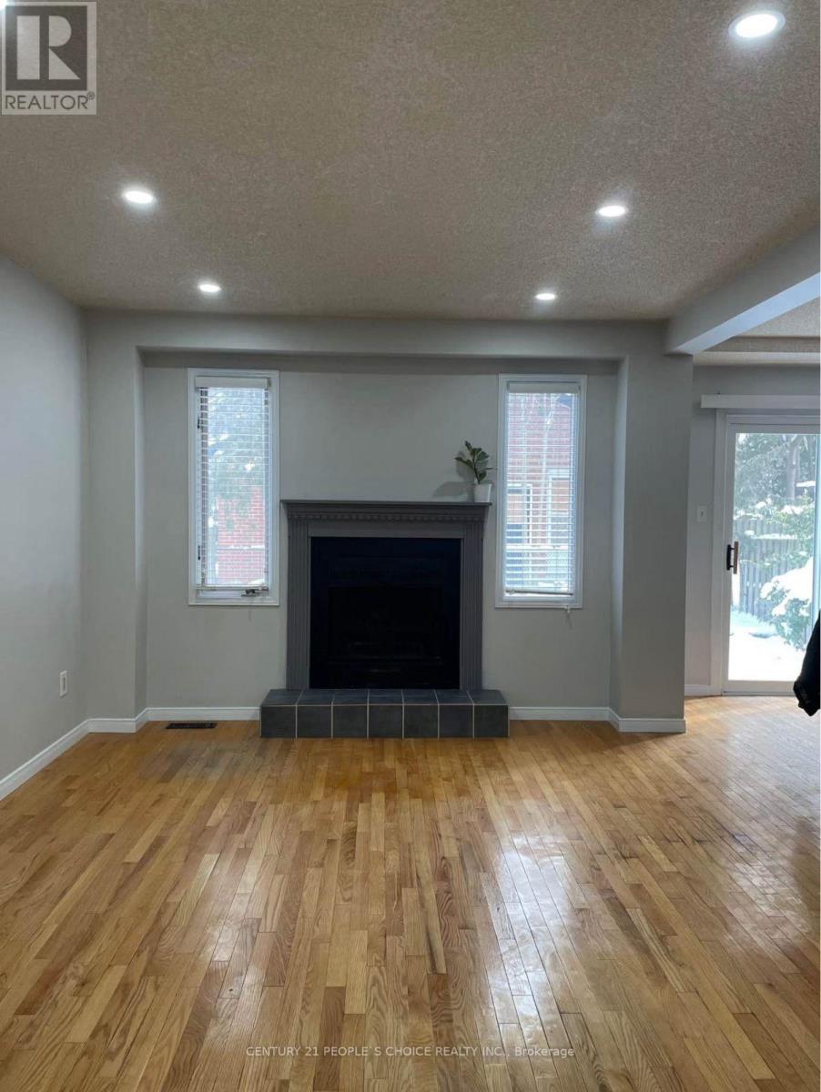 Upper Unit - 3 Blossom Avenue, Brampton, Ontario  L6X 2W2 - Photo 8 - W12543306