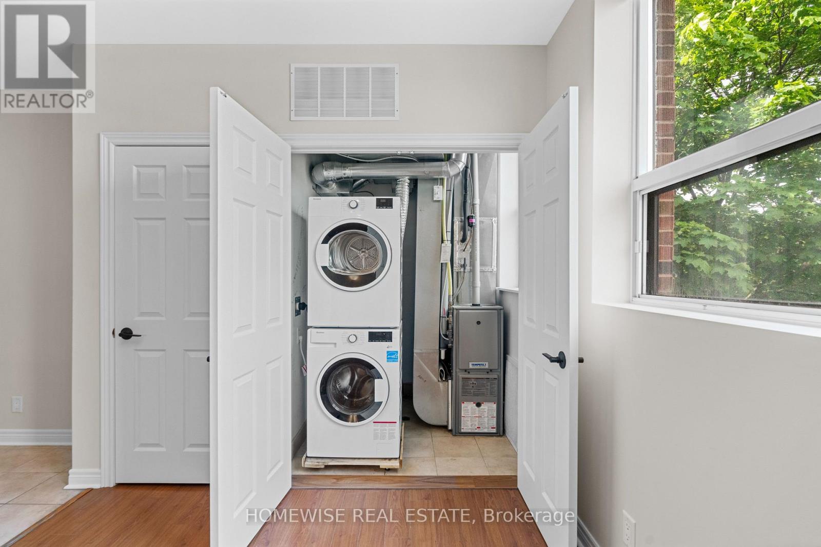 7 - 3635 Dundas Street W, Toronto, Ontario  M6S 2T2 - Photo 4 - W12543316