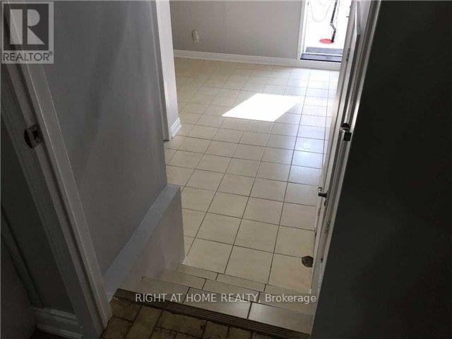 3972 Brandon Gate, Mississauga, Ontario  L4T 3N4 - Photo 5 - W12543344