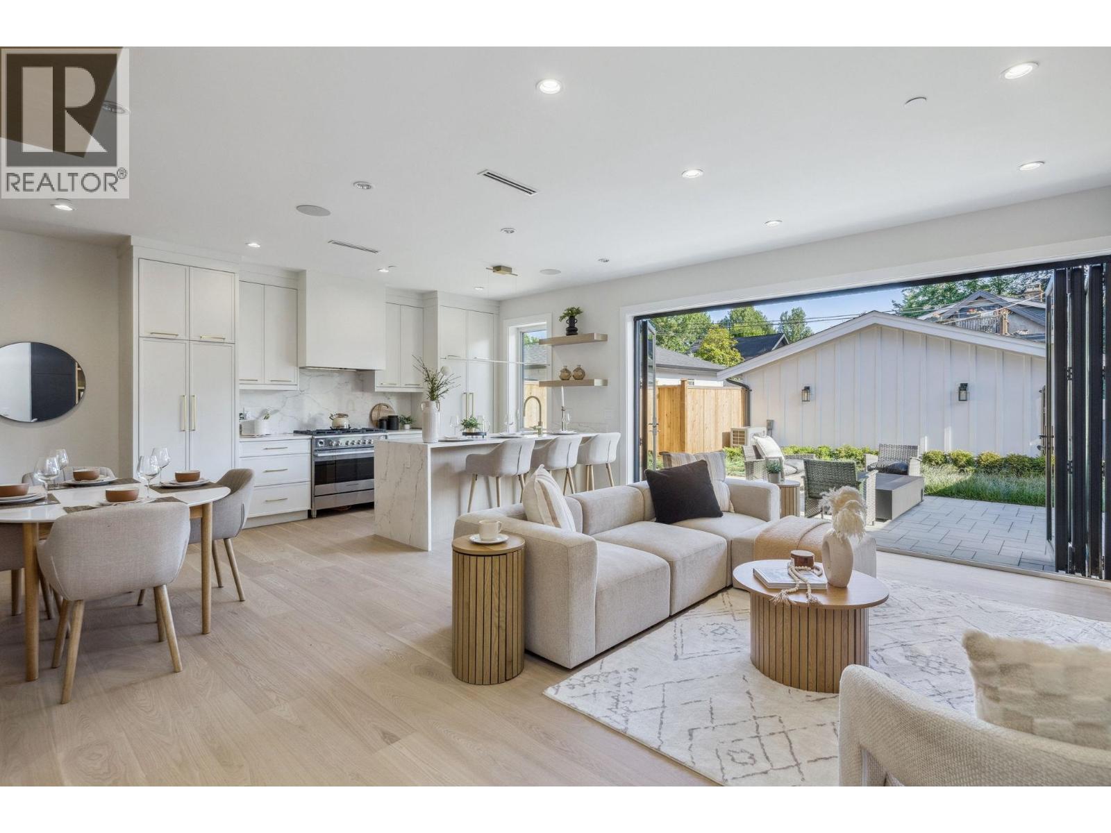 #2 2244 E 11th Avenue, Vancouver, British Columbia  V5N 1Z6 - Photo 3 - R3067325