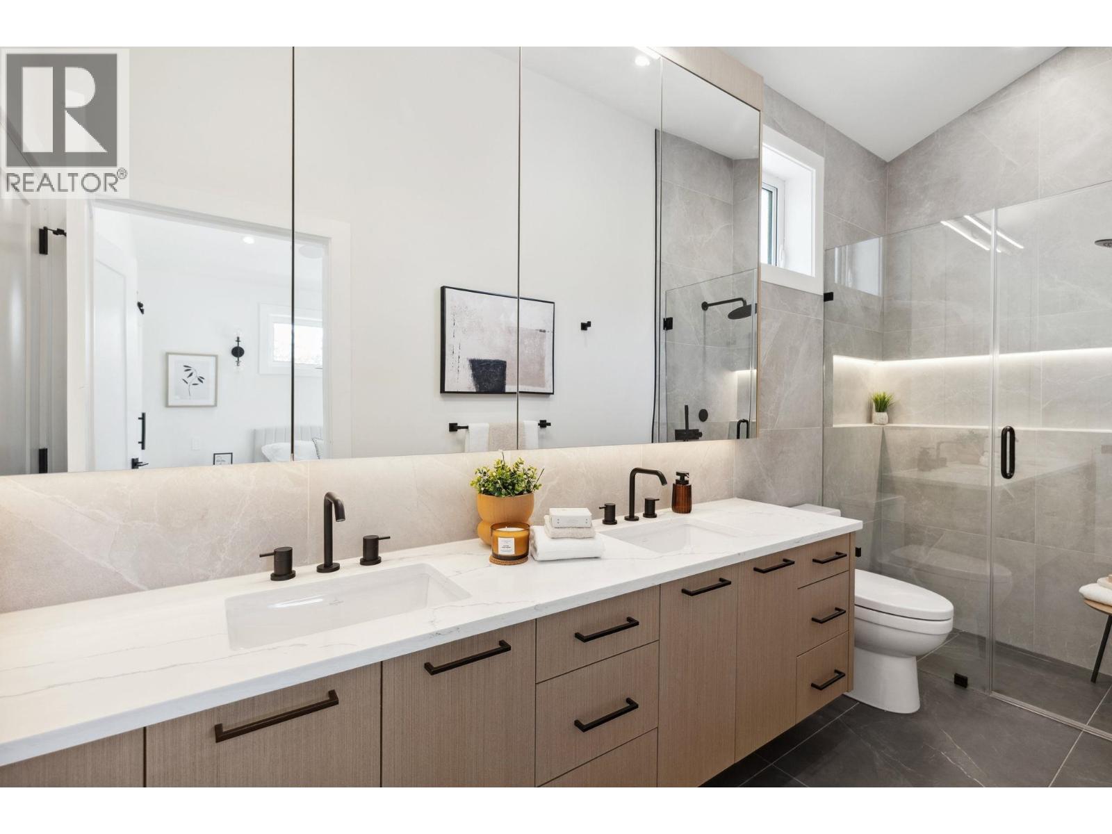 #2 2244 E 11th Avenue, Vancouver, British Columbia  V5N 1Z6 - Photo 34 - R3067325