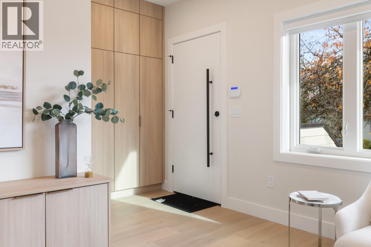 2 1937 Templeton Drive, Vancouver, British Columbia  V5N 4V9 - Photo 4 - R3067342