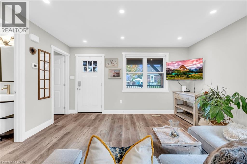 324 East 43rd Street, Hamilton, Ontario  L8T 3C7 - Photo 6 - 40781759