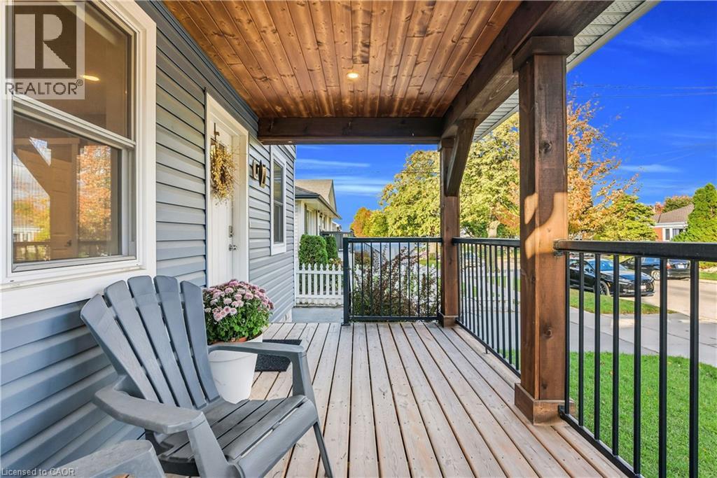 324 East 43rd Street, Hamilton, Ontario  L8T 3C7 - Photo 3 - 40781759