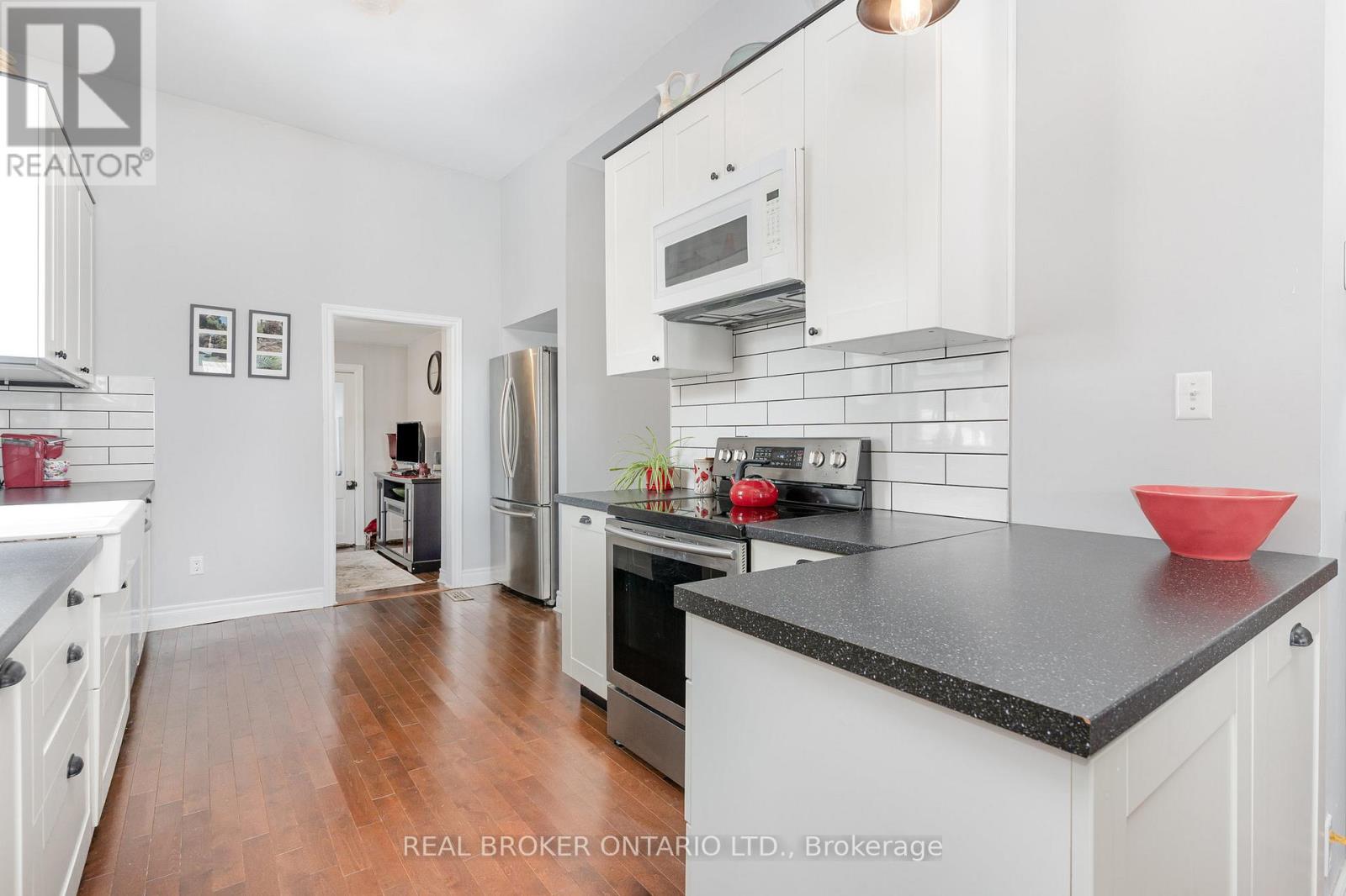 292 Lambton Street W, West Grey, Ontario  N0G 1R0 - Photo 9 - X12543362