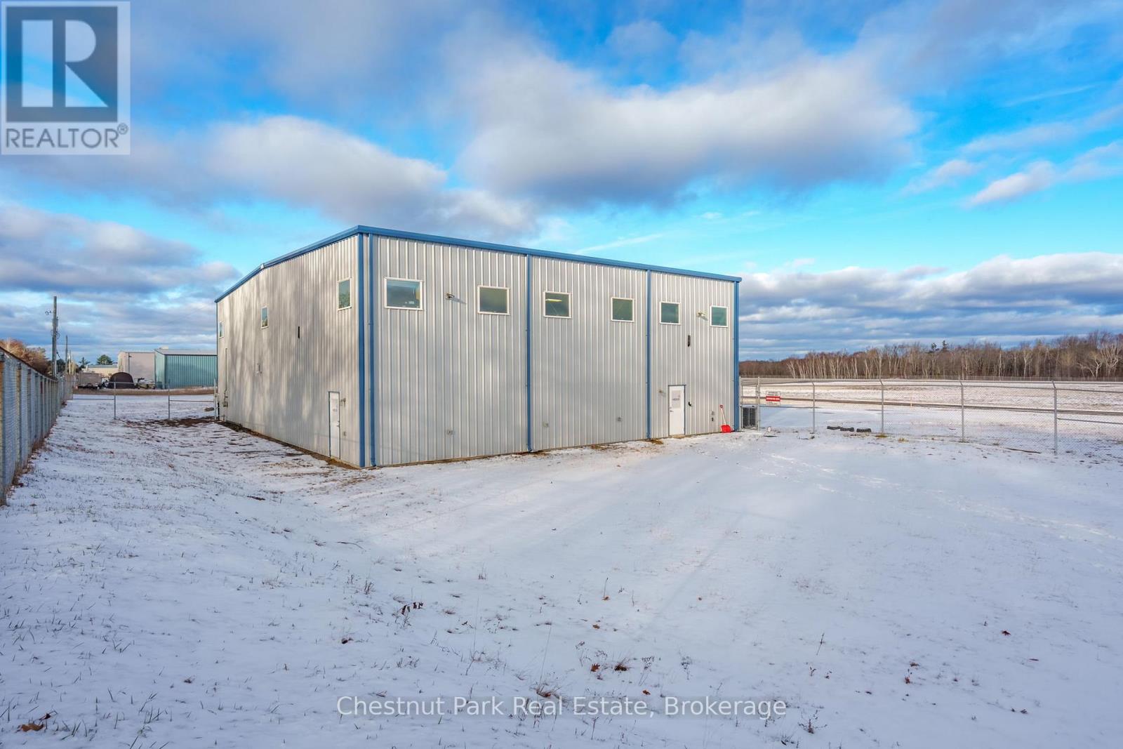 1255 Gravenhurst Parkway, Gravenhurst, Ontario P1P 1R1 - Photo 4 - X12543376