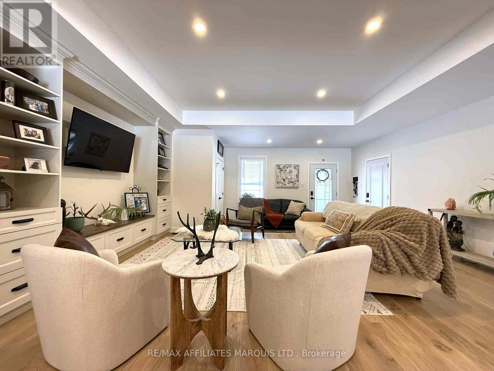 17026 Myers Road, South Stormont, Ontario  K0C 2A0 - Photo 12 - X12463510