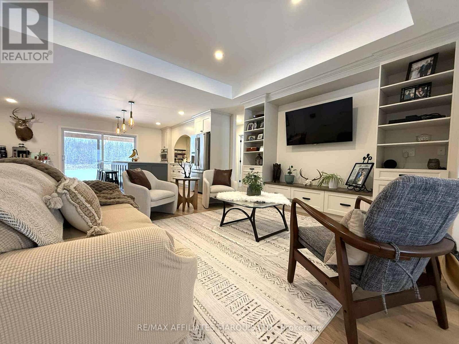 17026 Myers Road, South Stormont, Ontario  K0C 2A0 - Photo 10 - X12463510