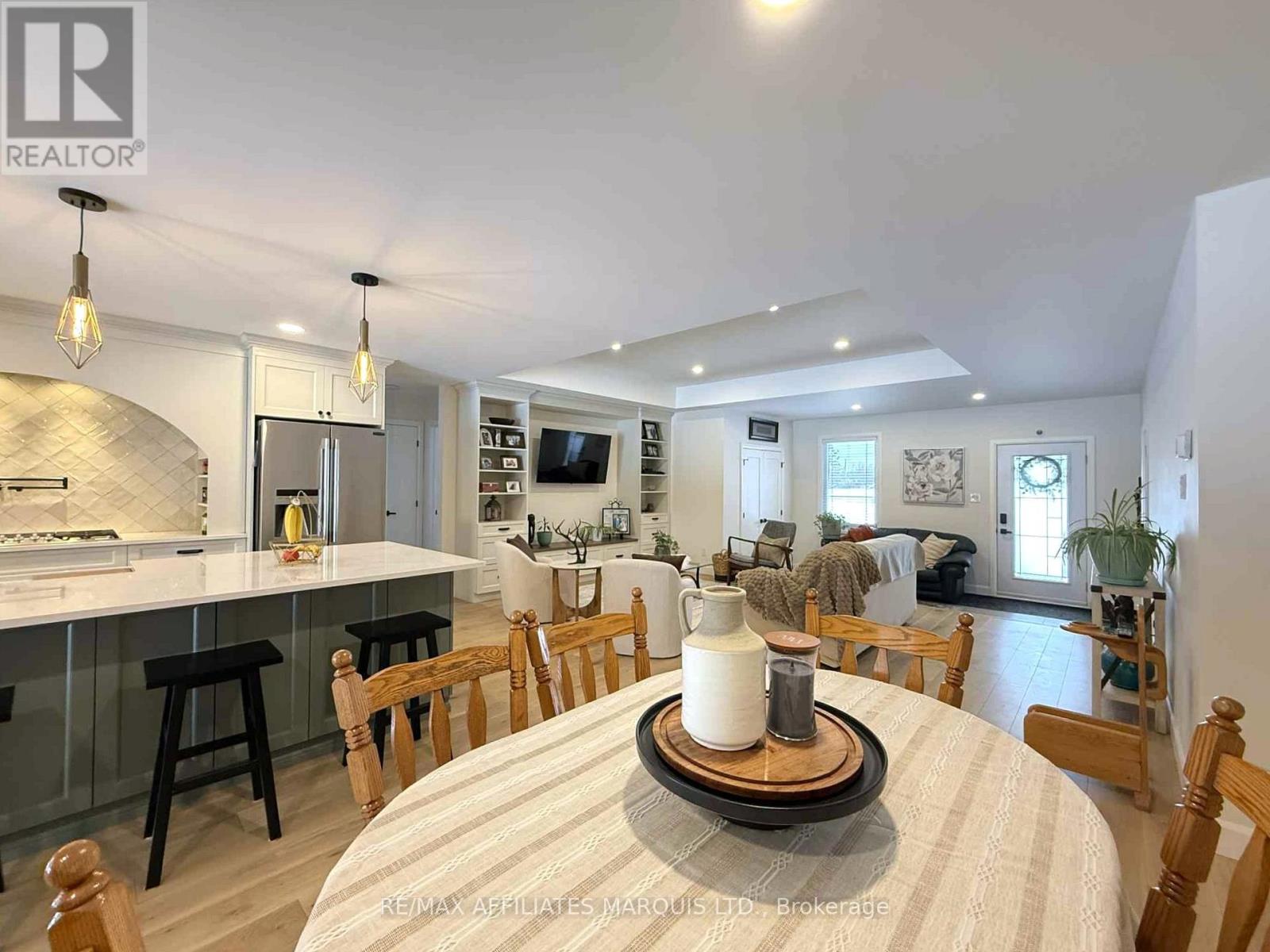 17026 Myers Road, South Stormont, Ontario  K0C 2A0 - Photo 11 - X12463510