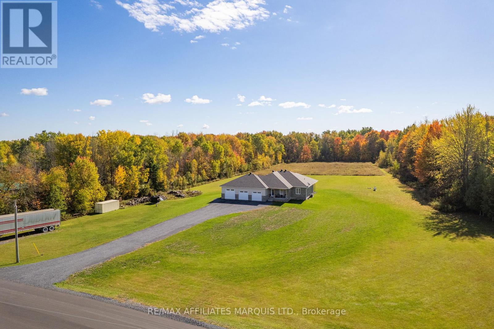 17026 Myers Road, South Stormont, Ontario  K0C 2A0 - Photo 39 - X12463510