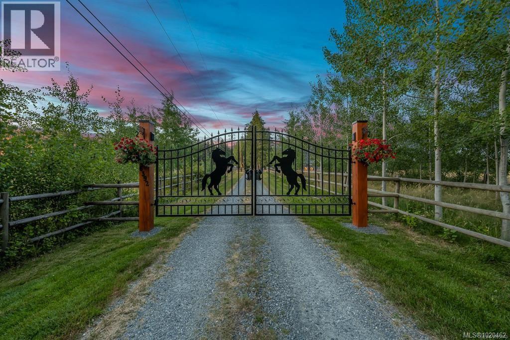 6392 Island Hwy N, Courtenay, British Columbia  V9J 1T7 - Photo 70 - 1020462