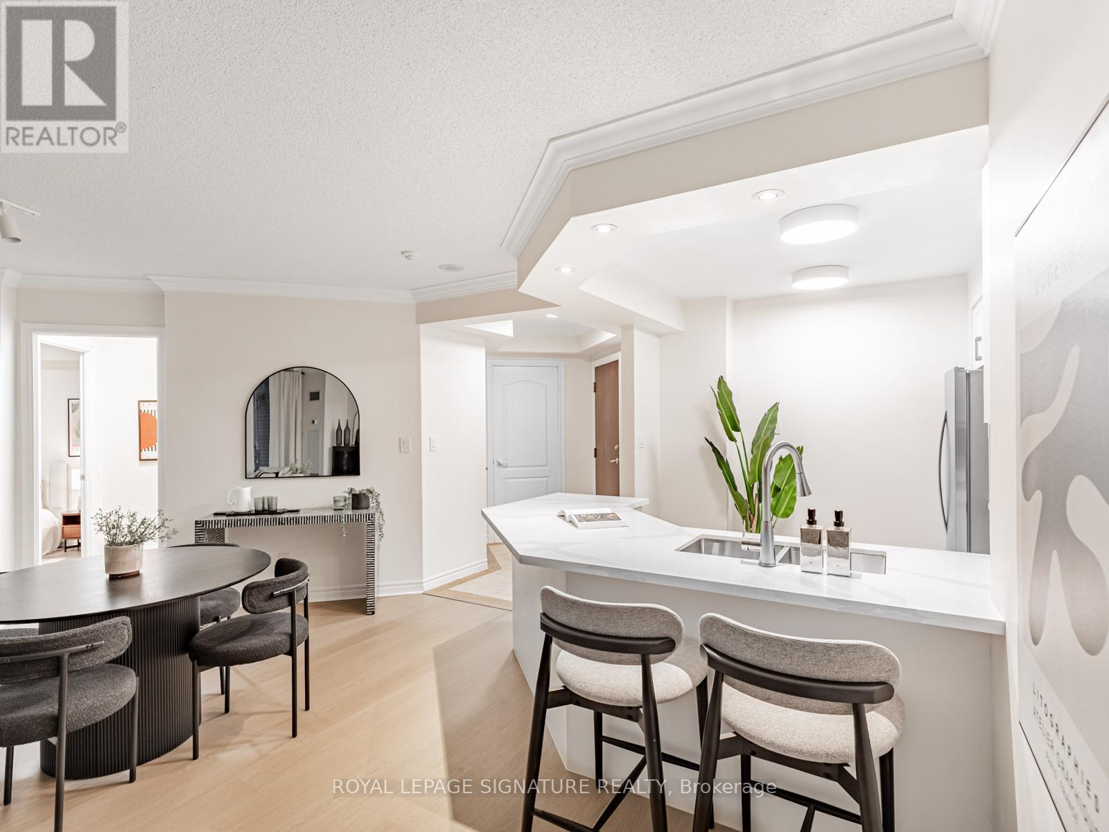 219 - 28 William Carson Crescent, Toronto, Ontario  M2P 2H1 - Photo 2 - C12543388