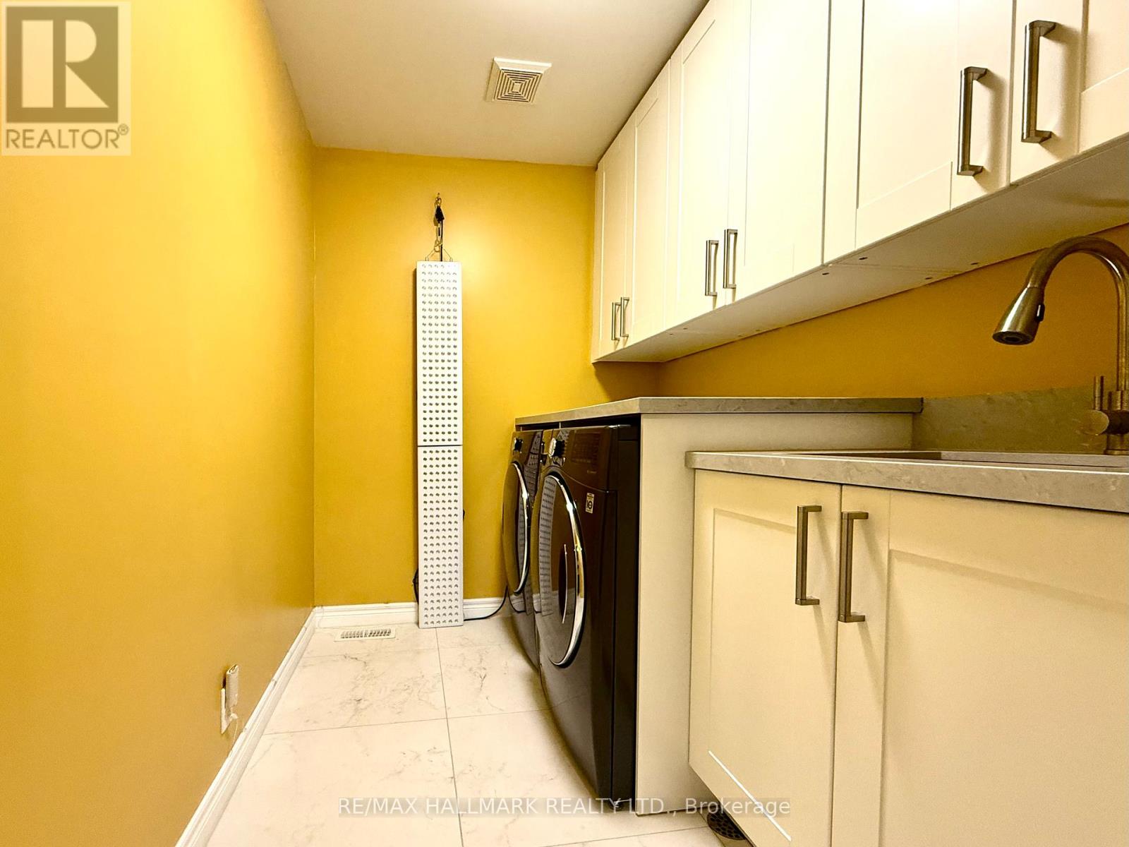 242 Karl Rose Trail, Newmarket, Ontario  L3X 3J2 - Photo 33 - N12542264