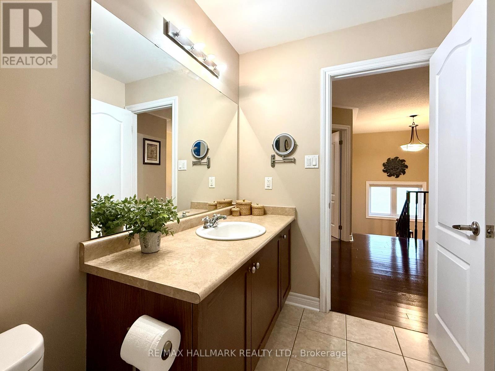 242 Karl Rose Trail, Newmarket, Ontario  L3X 3J2 - Photo 32 - N12542264