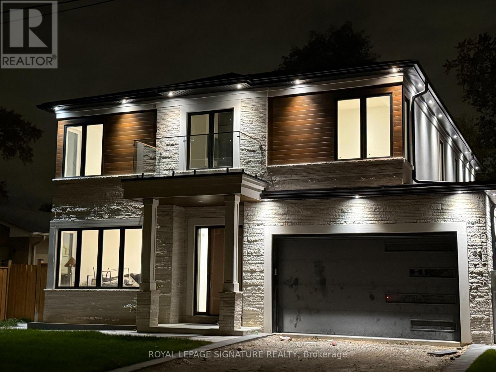 365 Jumna Avenue, Mississauga, Ontario  L5G 1Y5 - Photo 2 - W12539056