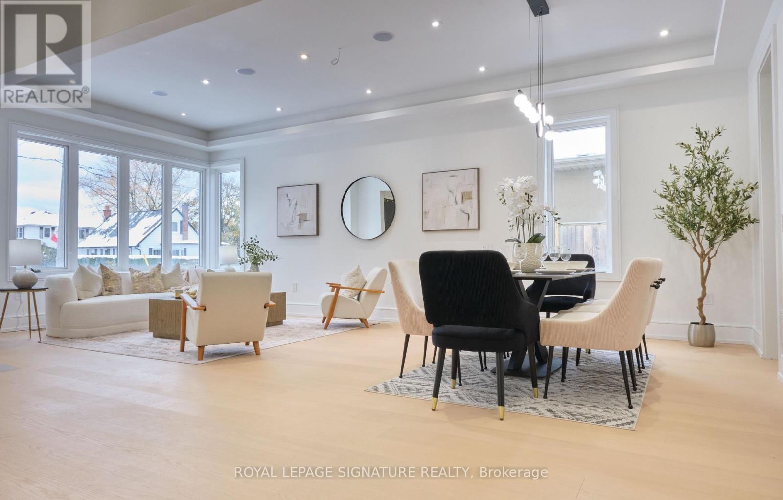 365 Jumna Avenue, Mississauga, Ontario  L5G 1Y5 - Photo 4 - W12539056