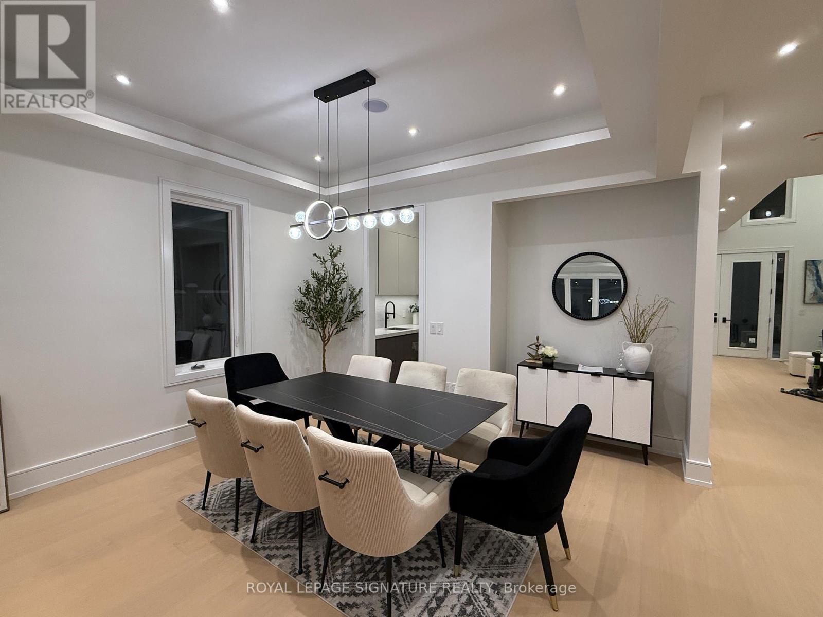 365 Jumna Avenue, Mississauga, Ontario  L5G 1Y5 - Photo 5 - W12539056