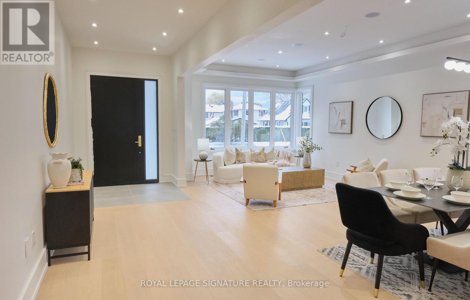 365 Jumna Avenue, Mississauga, Ontario  L5G 1Y5 - Photo 8 - W12539056