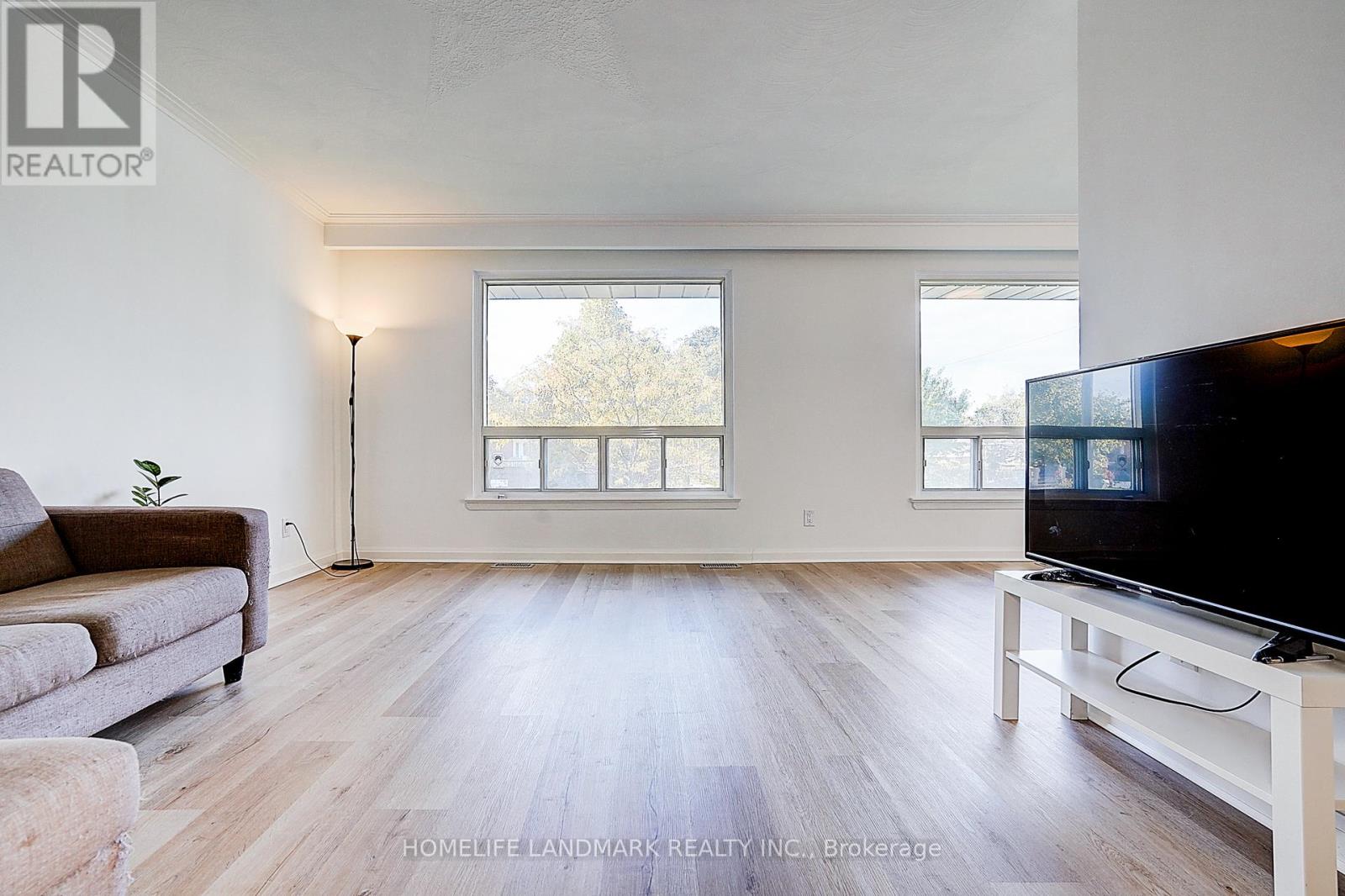 11 Doerr Road, Toronto, Ontario  M1P 4M7 - Photo 4 - E12543386