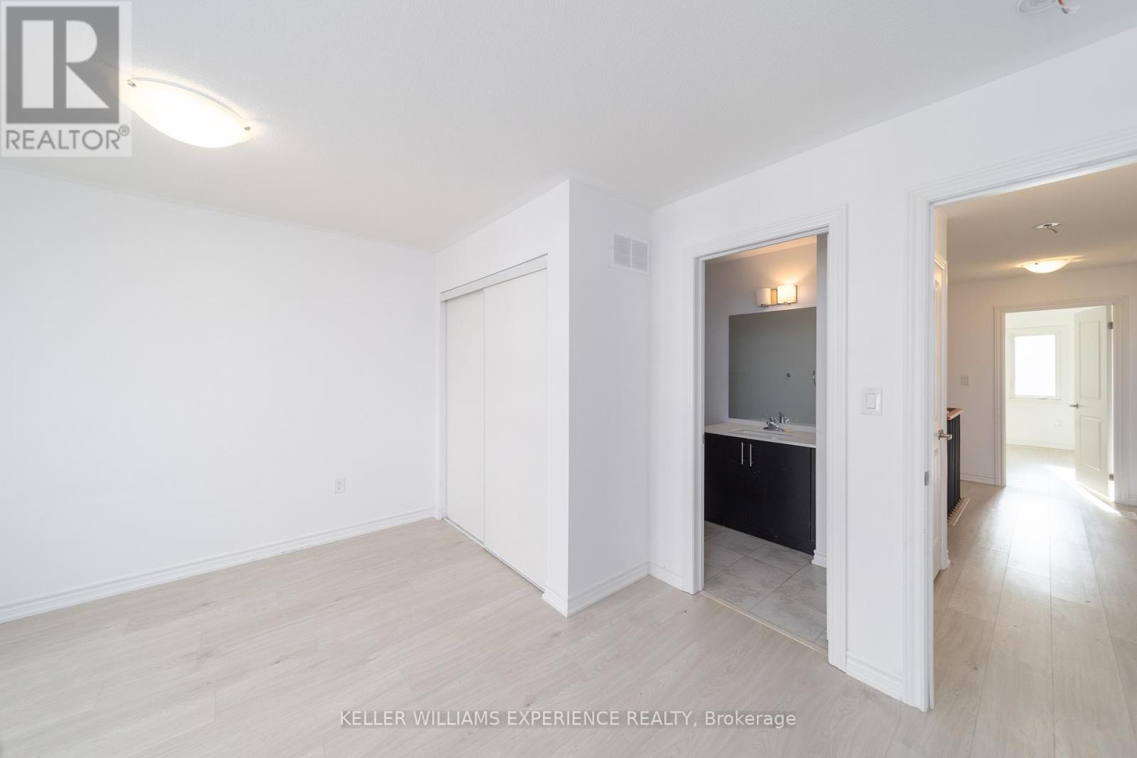 25 Tobias Lane, Barrie, Ontario  L9J 0T8 - Photo 12 - S12543410