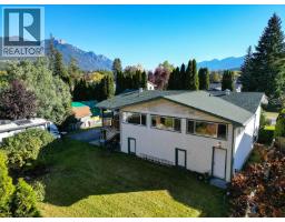 515 7th Street, golden, British Columbia