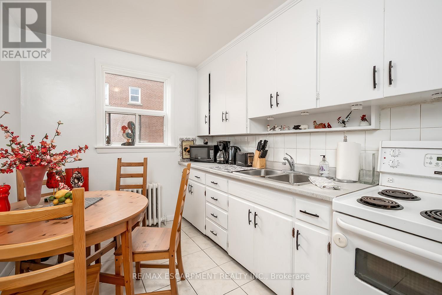 7 - 2128 Harris Crescent, Burlington, Ontario  L7R 1G4 - Photo 13 - W12543412