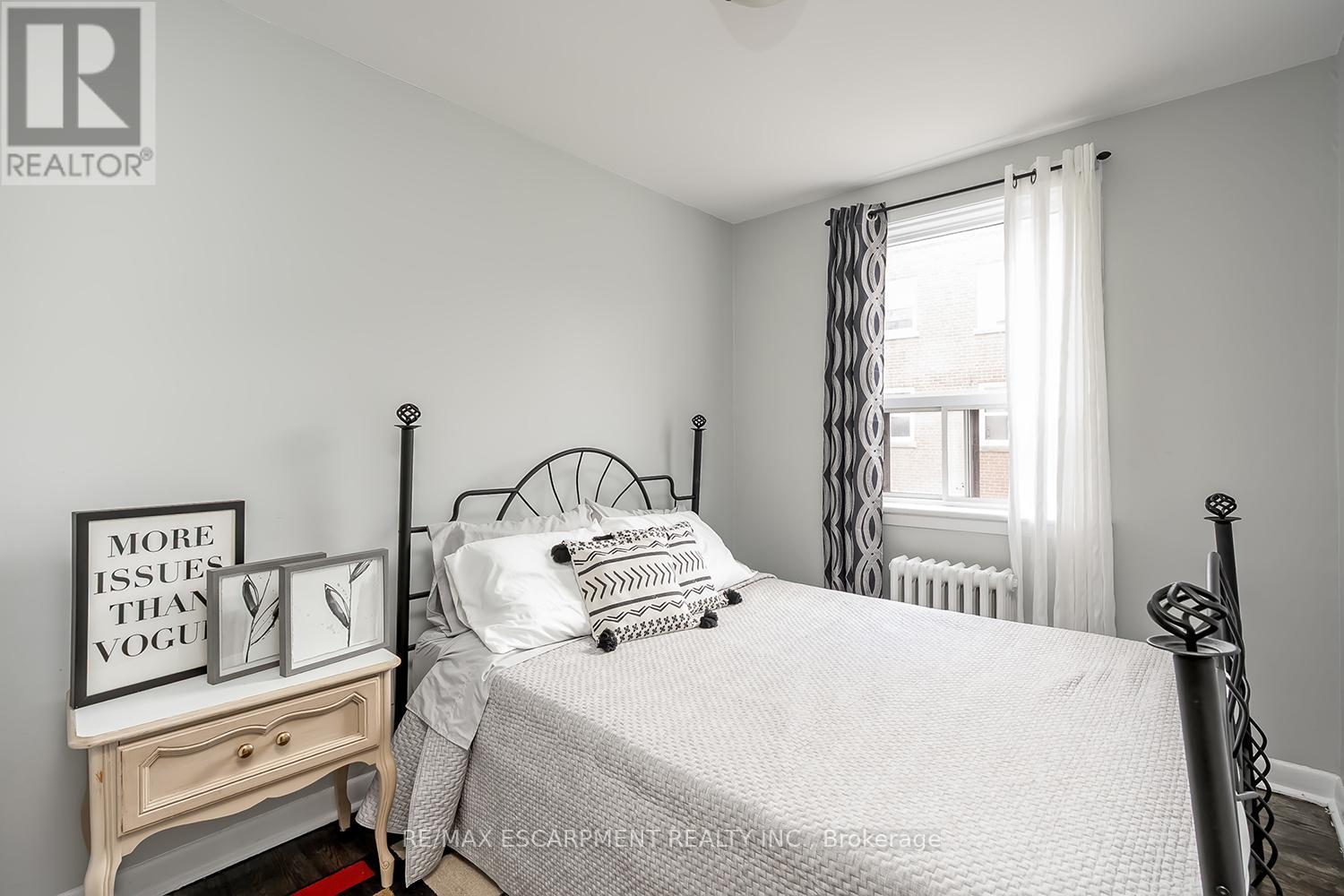 7 - 2128 Harris Crescent, Burlington, Ontario  L7R 1G4 - Photo 17 - W12543412