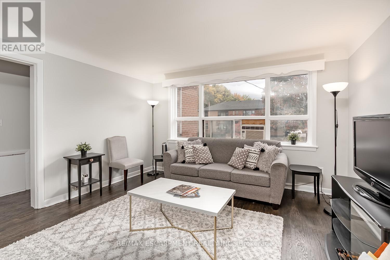 7 - 2128 Harris Crescent, Burlington, Ontario  L7R 1G4 - Photo 7 - W12543412