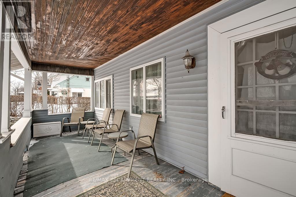 1415 Lakeshore Road, Burlington, Ontario  L7S 1B3 - Photo 2 - W12543414