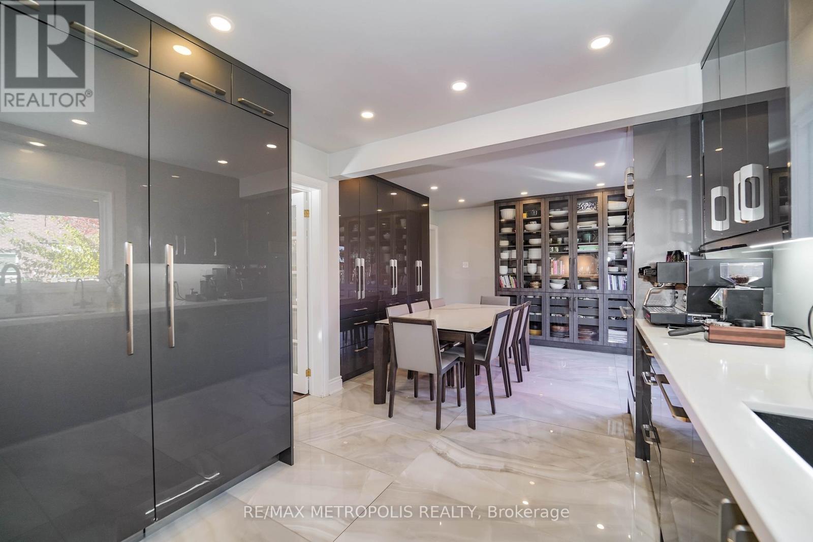 4392 Grassland Crescent, Mississauga, Ontario  L5V 1E2 - Photo 14 - W12536824