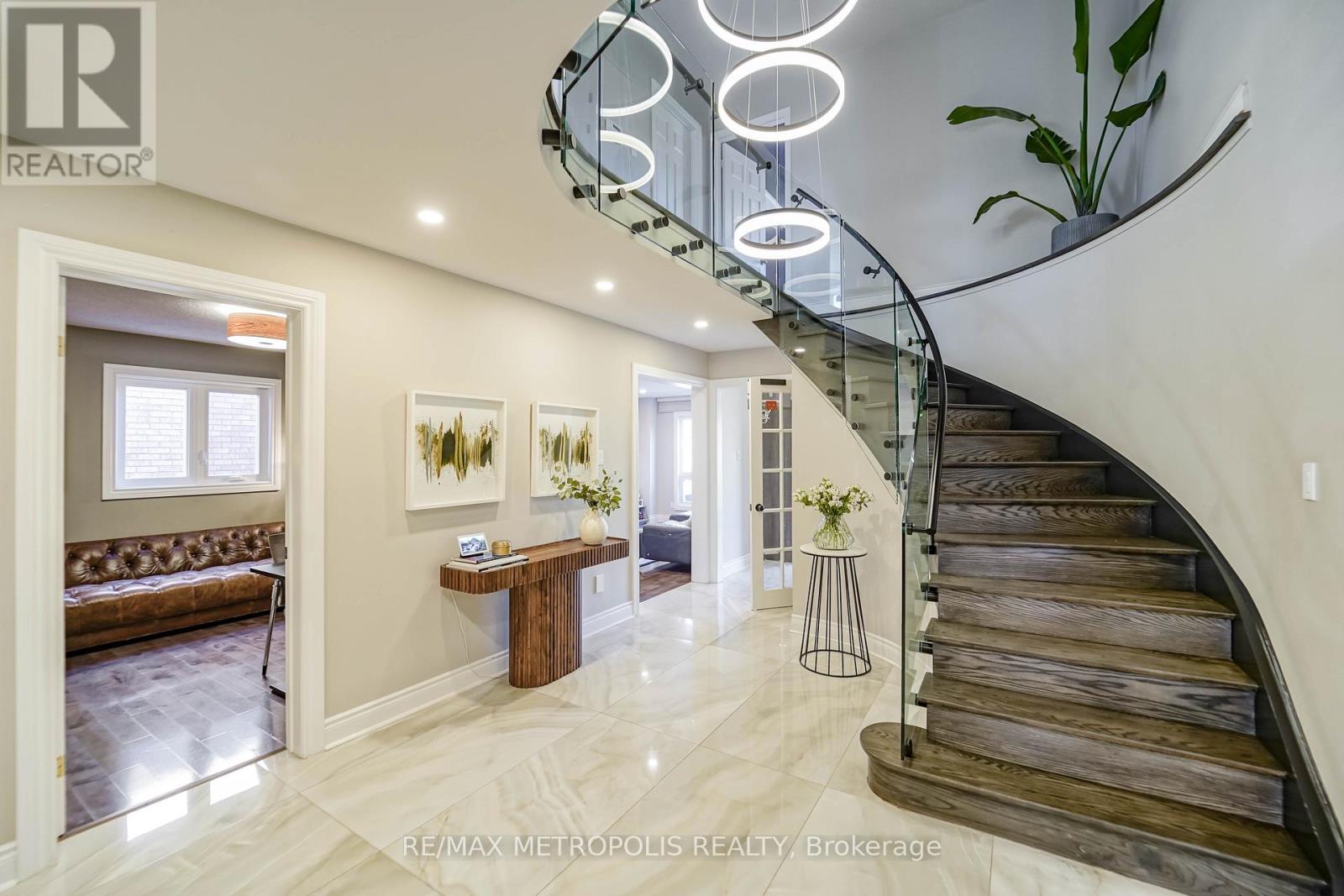 4392 Grassland Crescent, Mississauga, Ontario  L5V 1E2 - Photo 9 - W12536824