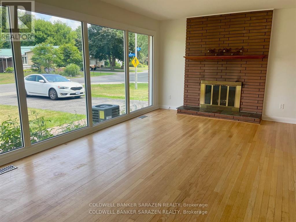 18 Stinson Avenue, Ottawa, Ontario  K2H 6N1 - Photo 3 - X12543444