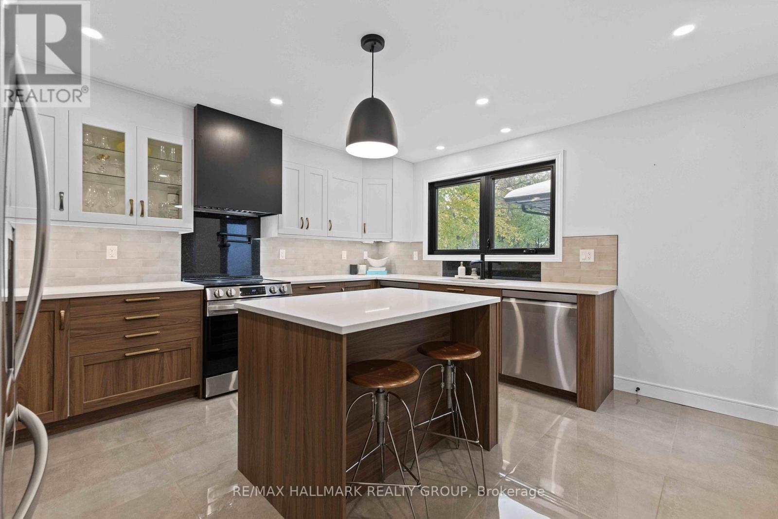 2186 Lenester Avenue, Ottawa, Ontario  K2A 1L4 - Photo 10 - X12543466