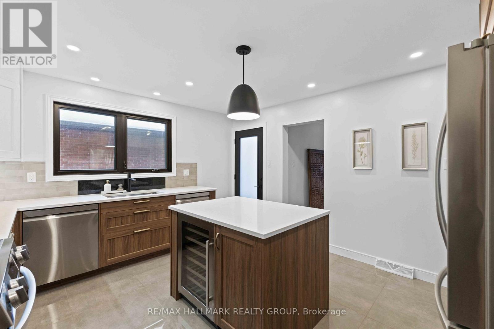 2186 Lenester Avenue, Ottawa, Ontario  K2A 1L4 - Photo 13 - X12543466