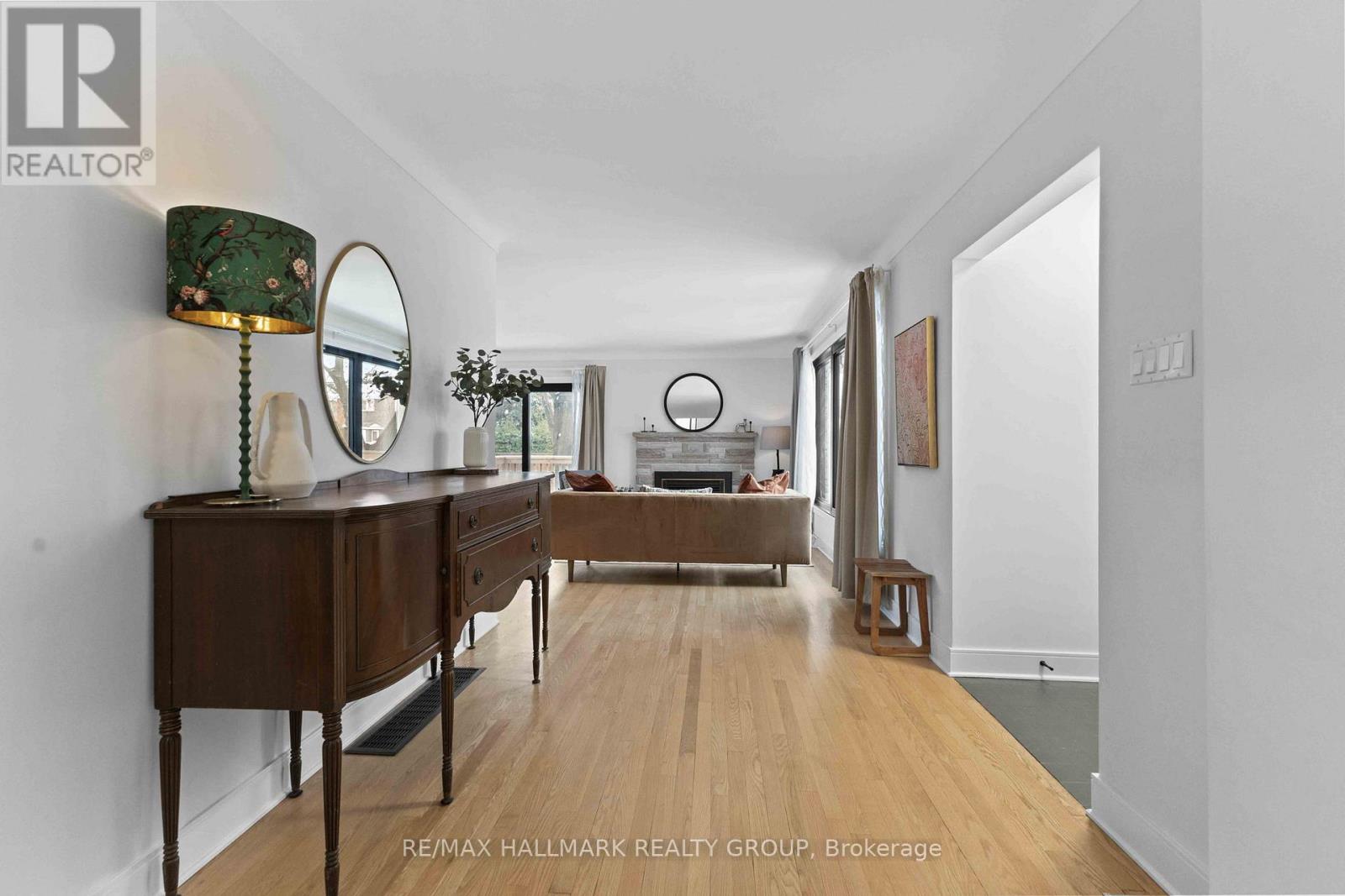 2186 Lenester Avenue, Ottawa, Ontario  K2A 1L4 - Photo 2 - X12543466