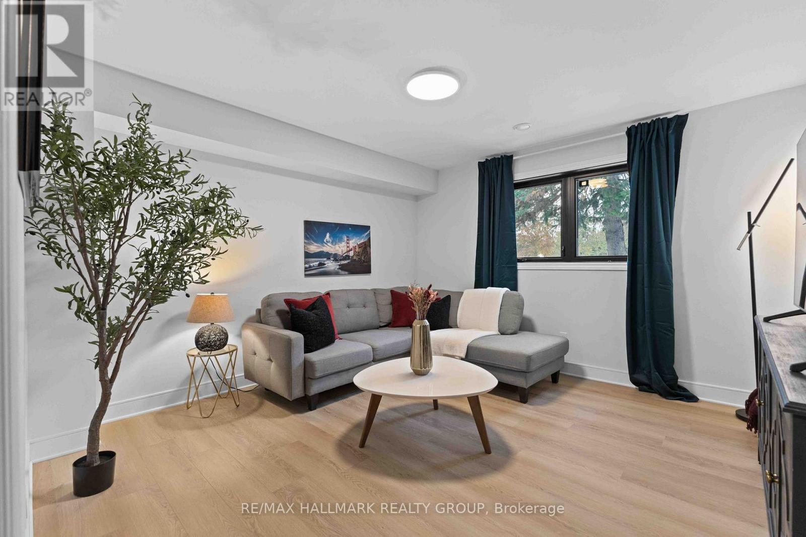 2186 Lenester Avenue, Ottawa, Ontario  K2A 1L4 - Photo 25 - X12543466